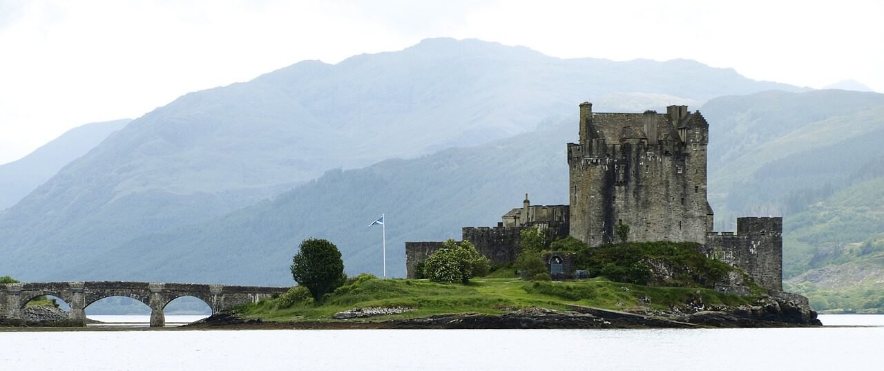 eilean donan castle, scotland, jel-hole