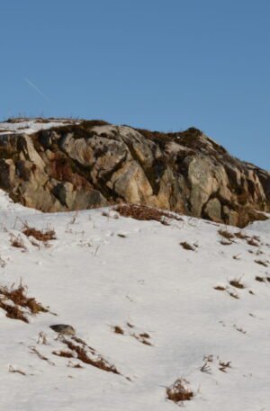 ROCKY CROP IN SNOW